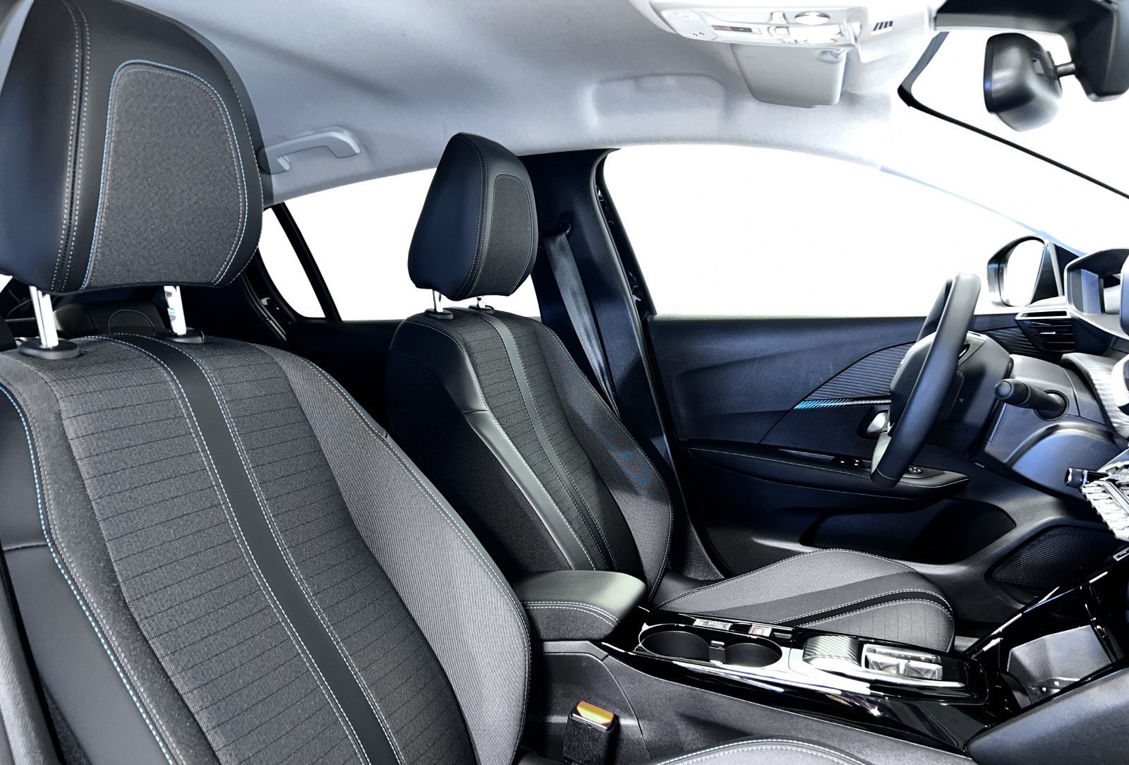 PEUGEOT E-208 136CH GT - Image 11