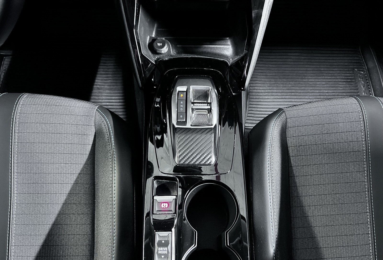 PEUGEOT E-208 136CH GT - Image 16