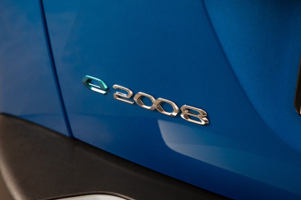 PEUGEOT 2008 II E-2008 136 CH GT - Image 12
