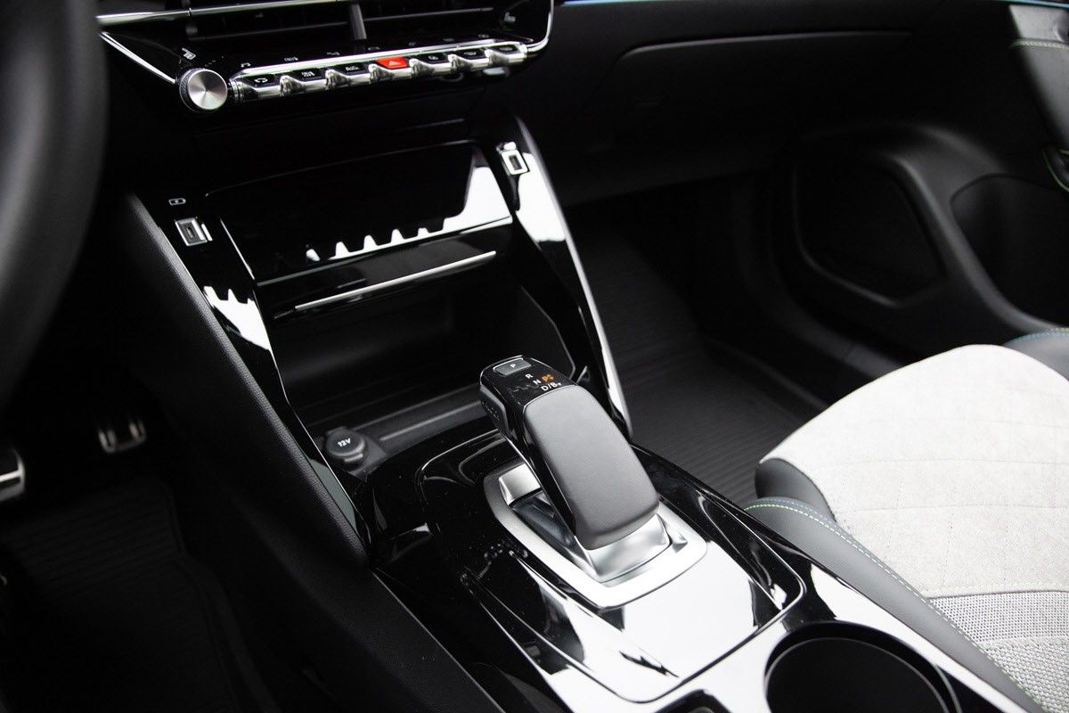 PEUGEOT 2008 II E-2008 136 CH GT - Image 14
