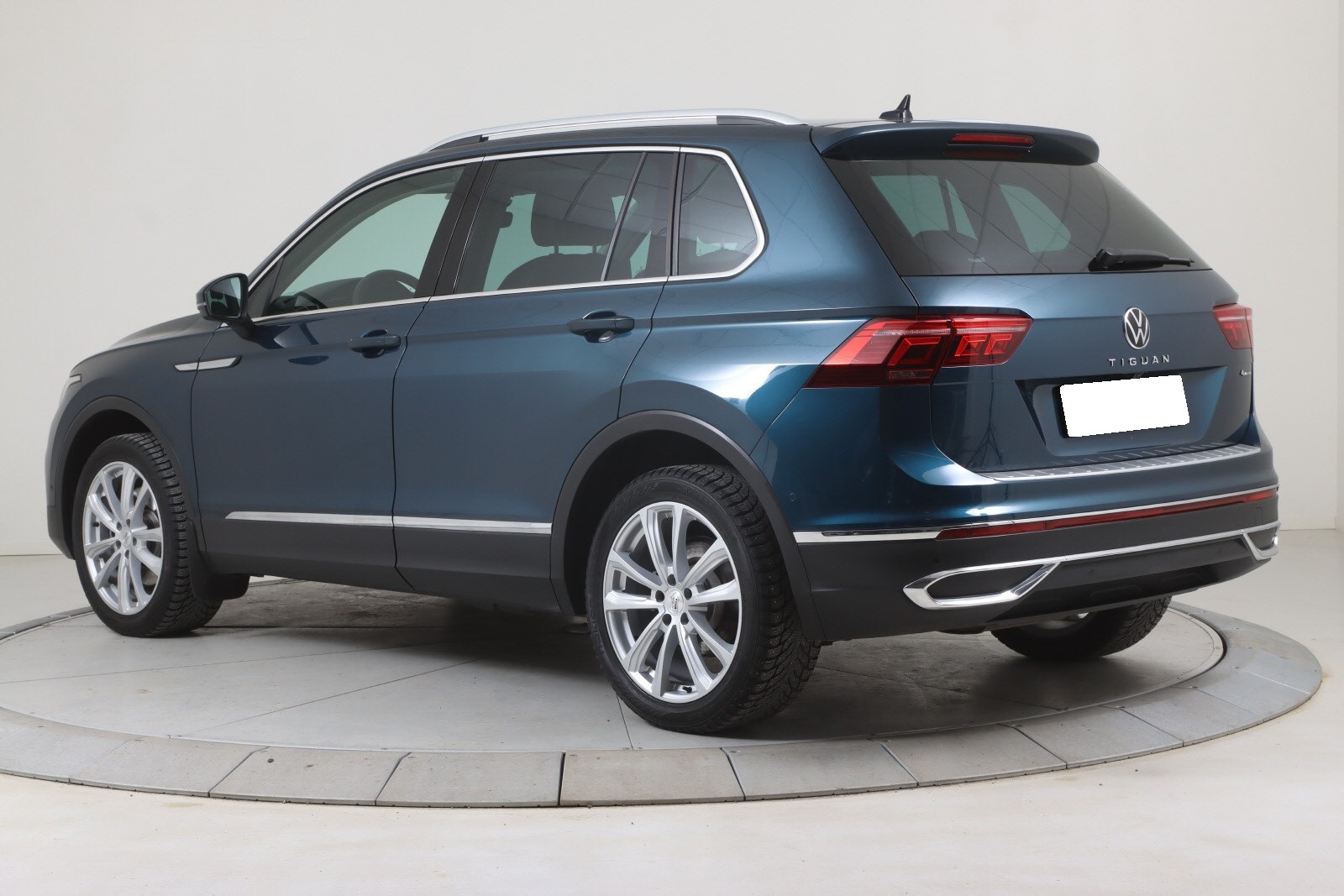 VOLKSWAGEN TIGUAN 2.0 TDI 200CH ELEGANCE EXCLUSIVE 4MOTION DSG7 - Image 3