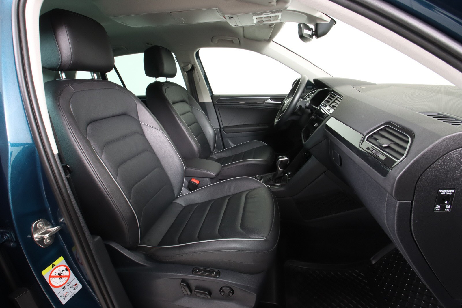 VOLKSWAGEN TIGUAN 2.0 TDI 200CH ELEGANCE EXCLUSIVE 4MOTION DSG7 - Image 10