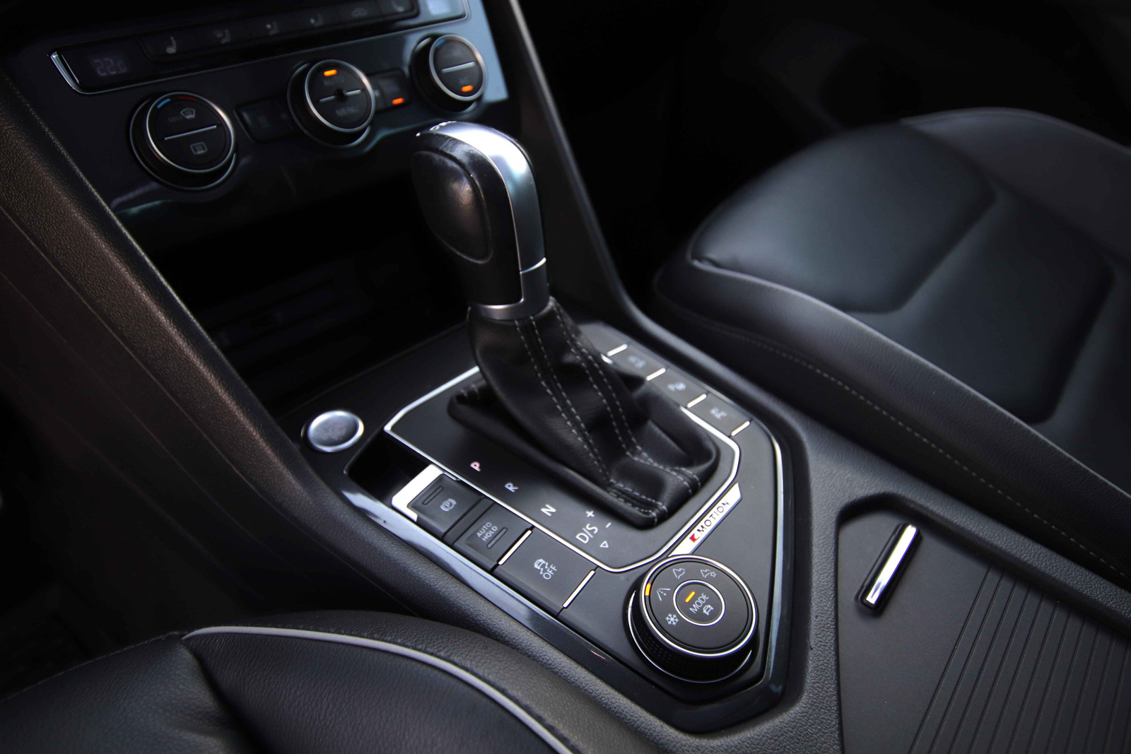 VOLKSWAGEN TIGUAN 2.0 TDI 190 4MOTION DSG7 R LINE - Image 9