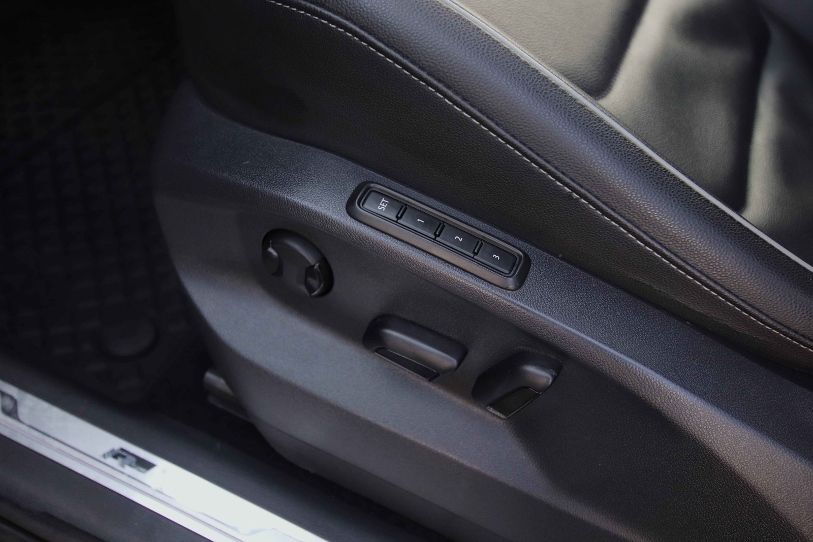 VOLKSWAGEN TIGUAN 2.0 TDI 190 4MOTION DSG7 R LINE - Image 12