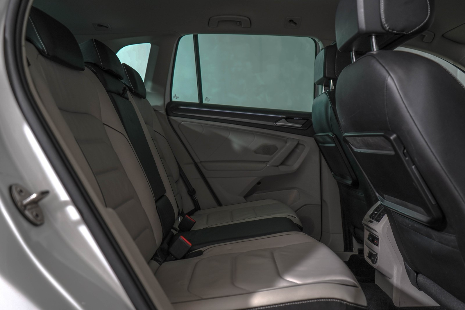 VOLKSWAGEN TIGUAN 2.0 TDI 150 4MOTION R LINE - Image 12