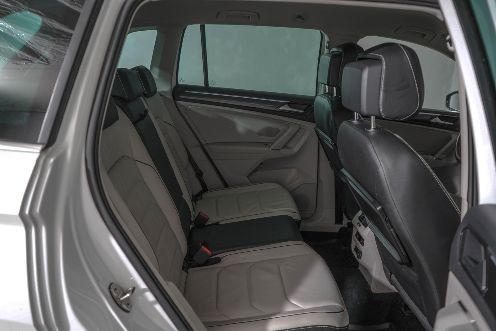 VOLKSWAGEN TIGUAN 2.0 TDI 150 4MOTION R LINE - Image 13