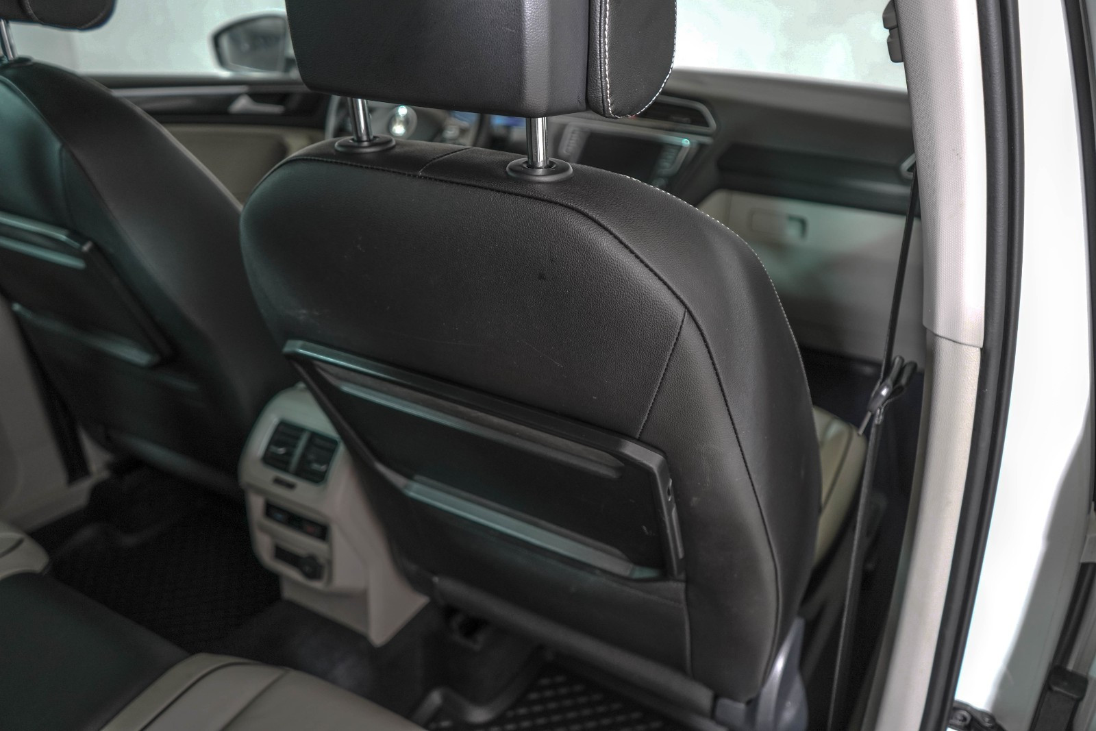 VOLKSWAGEN TIGUAN 2.0 TDI 150 4MOTION R LINE - Image 14