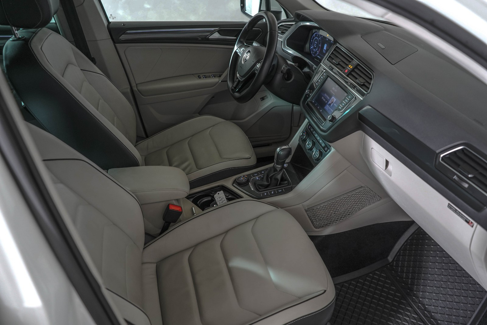 VOLKSWAGEN TIGUAN 2.0 TDI 150 4MOTION R LINE - Image 18