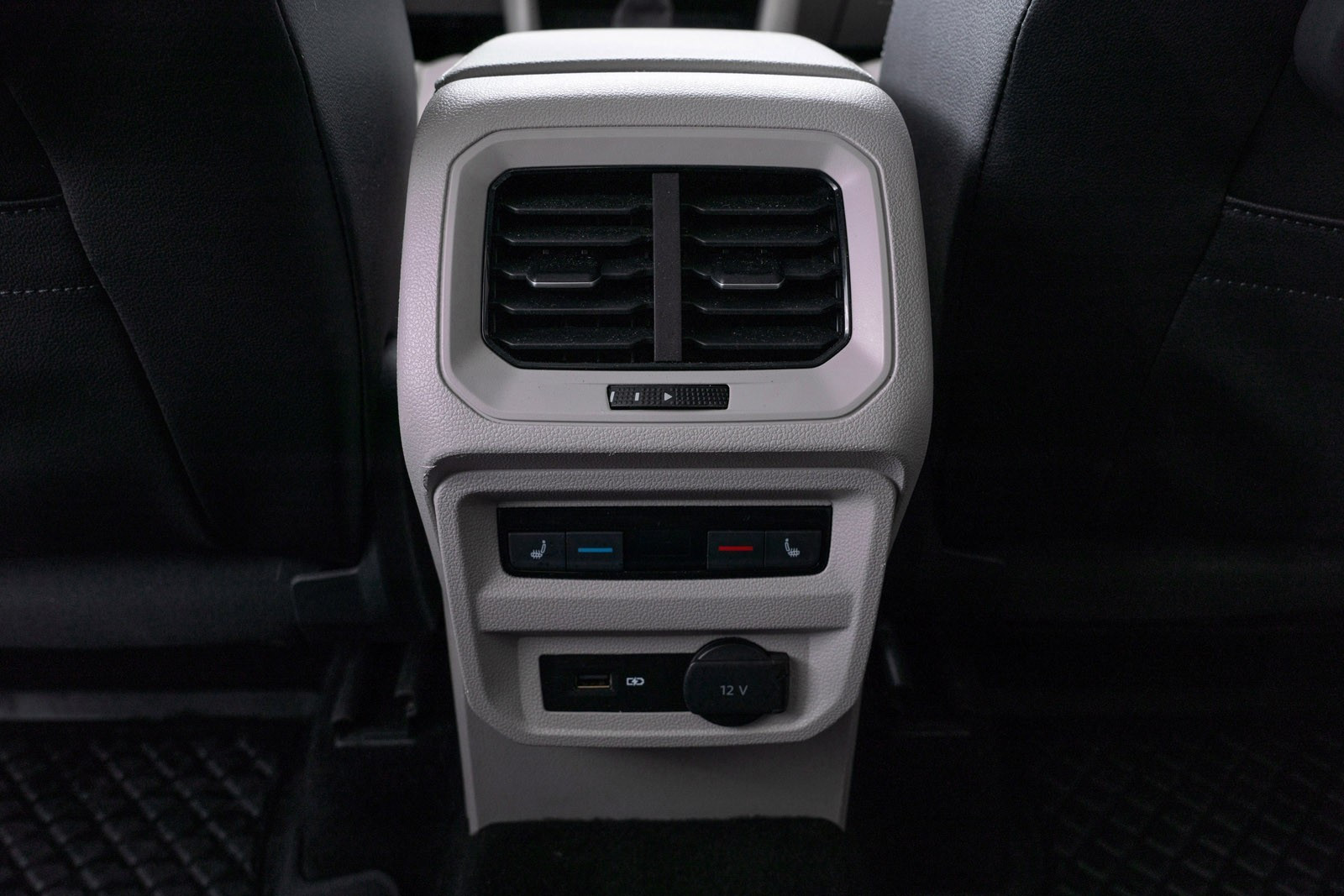 VOLKSWAGEN TIGUAN 2.0 TDI 190CH CARAT EXCLUSIVE 4MOTION DSG7 - Image 16