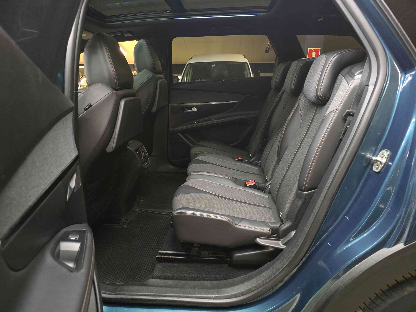 PEUGEOT 5008 II 1.5 BLUEHDI S&S GT LINE - Image 20