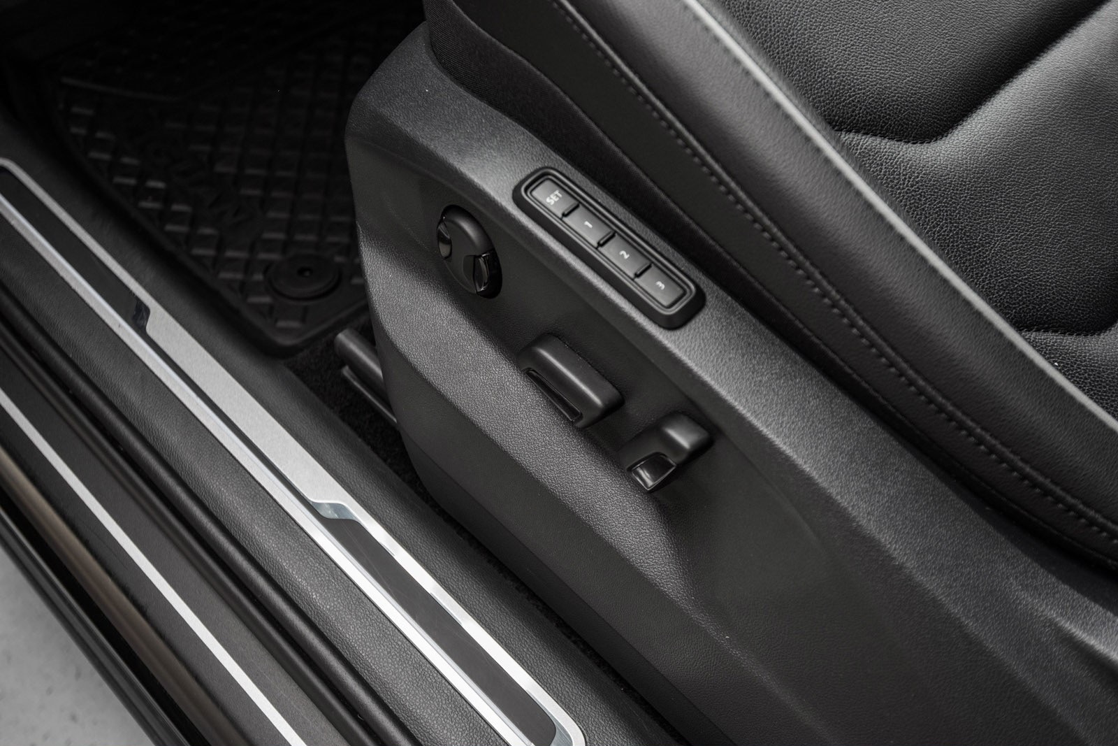 VOLKSWAGEN TIGUAN 2.0 TDI 150CH DSG7 R-LINE EXCLUSIVE - Image 13