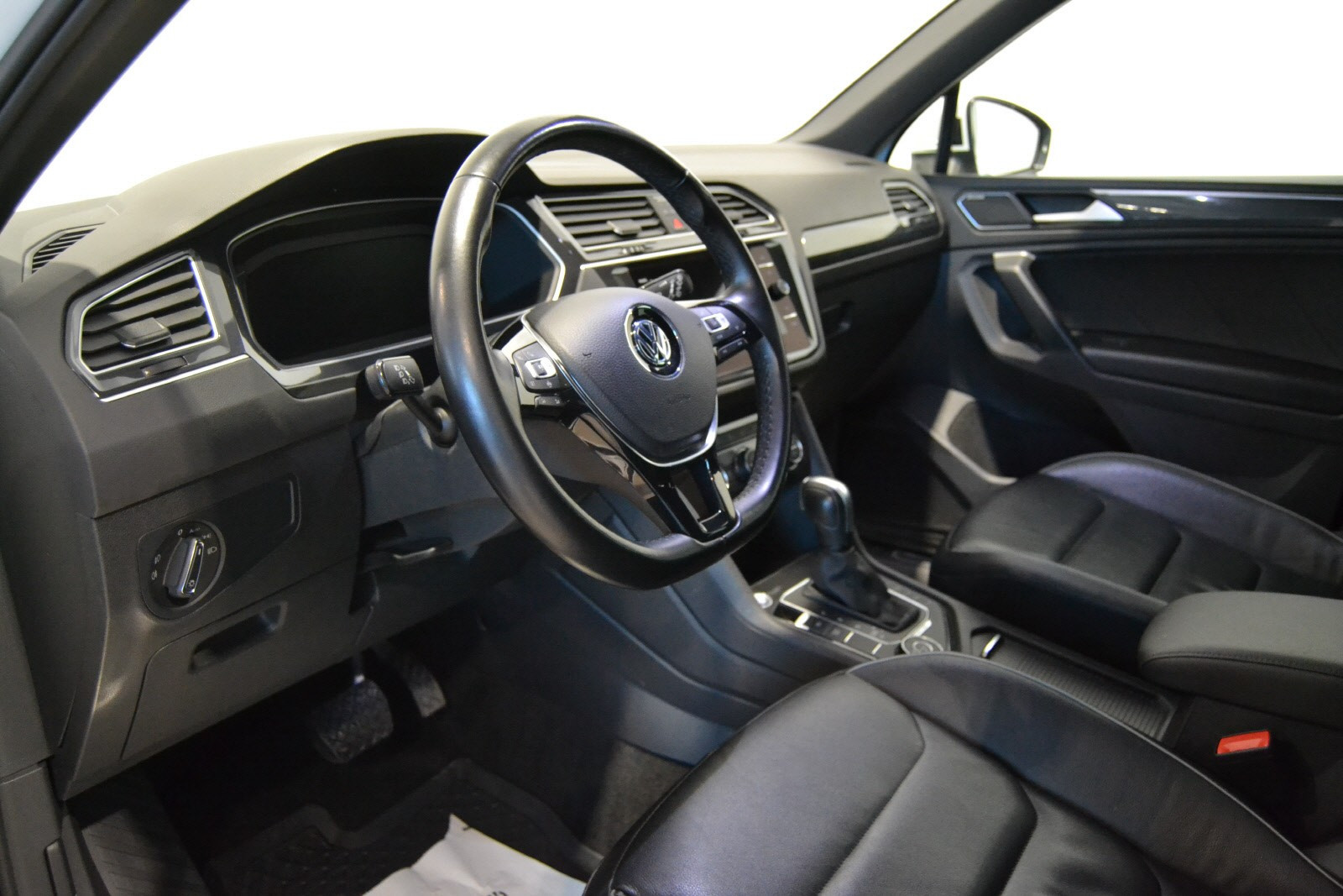 VOLKSWAGEN TIGUAN 2.0 TDI 190CH CARAT EXCLUSIVE 4MOTION DSG7 - Image 5