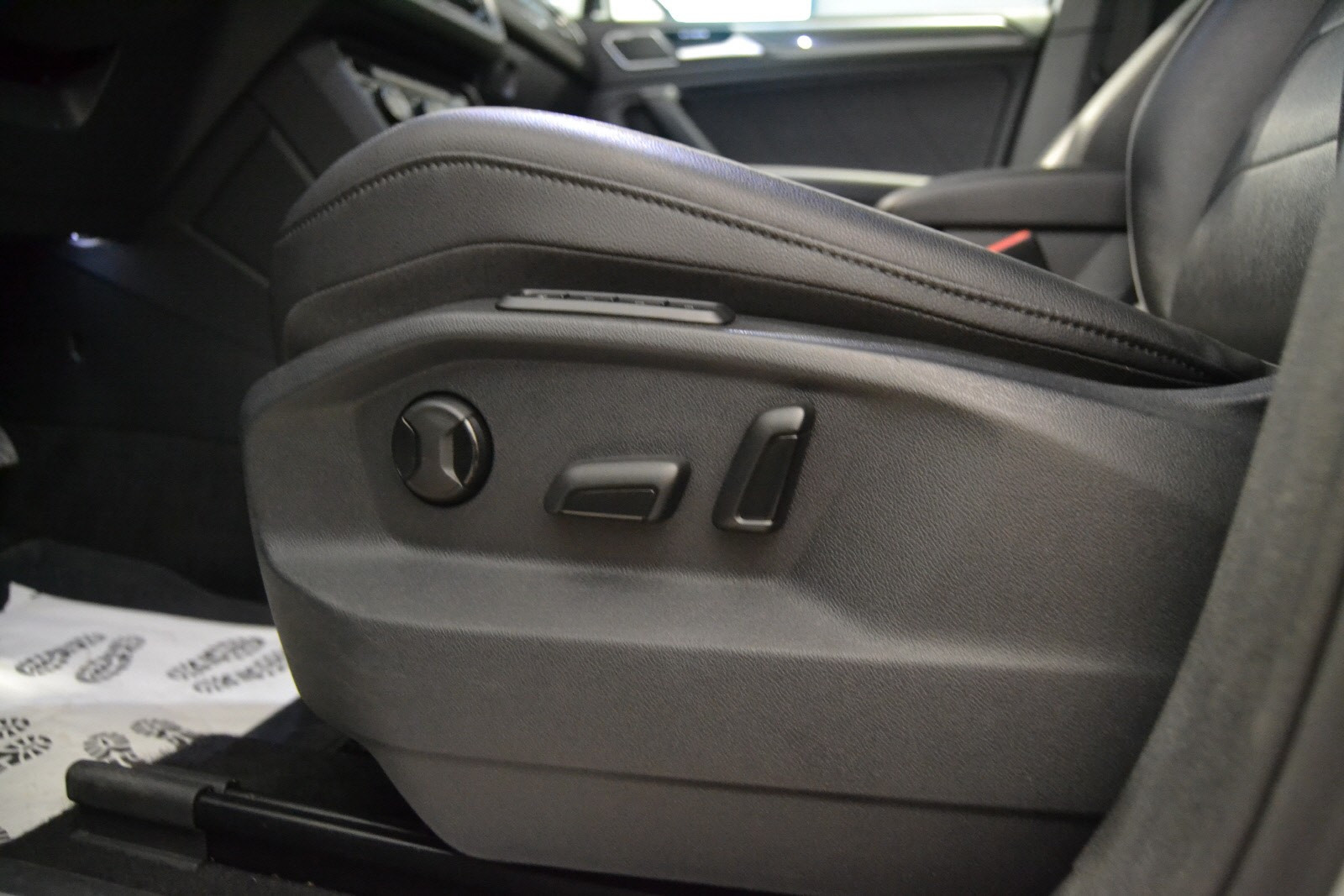 VOLKSWAGEN TIGUAN 2.0 TDI 190CH CARAT EXCLUSIVE 4MOTION DSG7 - Image 8