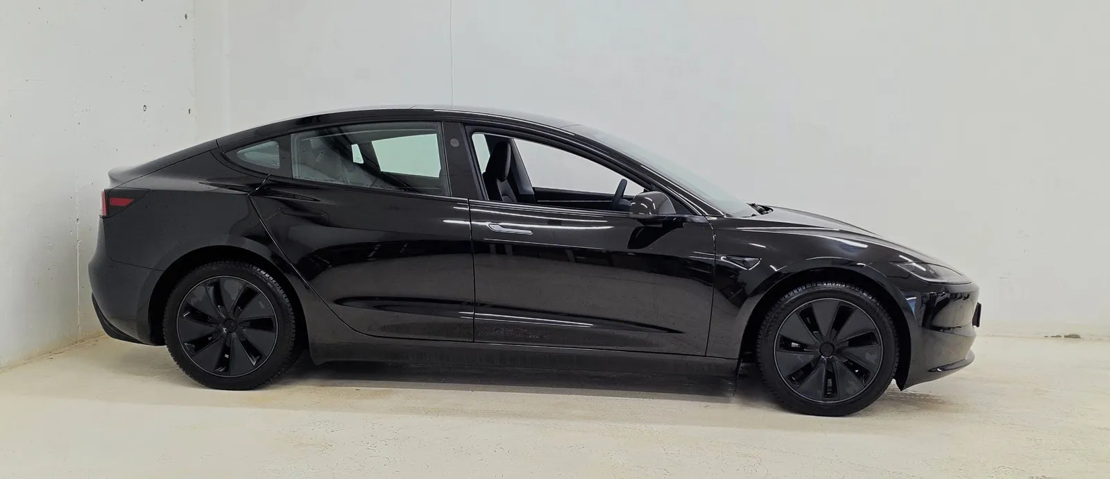 TESLA MODEL 3 HIGHLAND AWD DUAL MOTOR LONG RANGE - Image 4