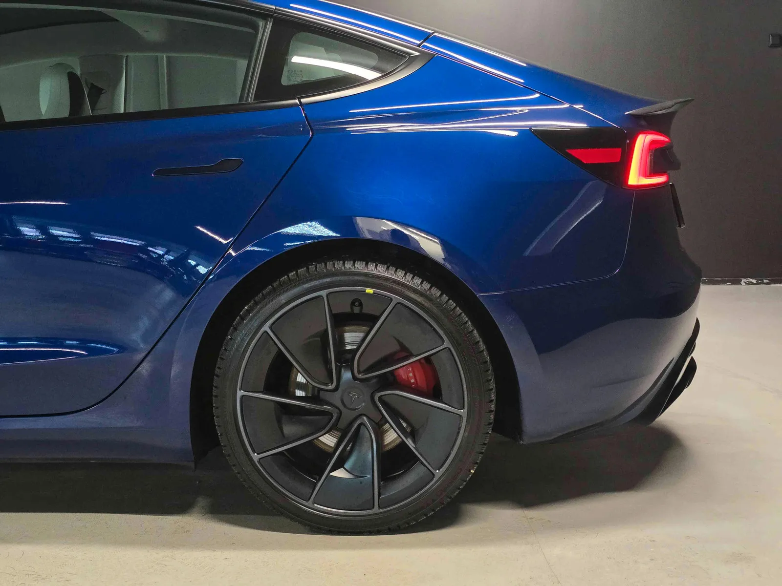 TESLA MODEL 3 HIGHLAND DUAL MOTORPERFORMANCE - Image 11