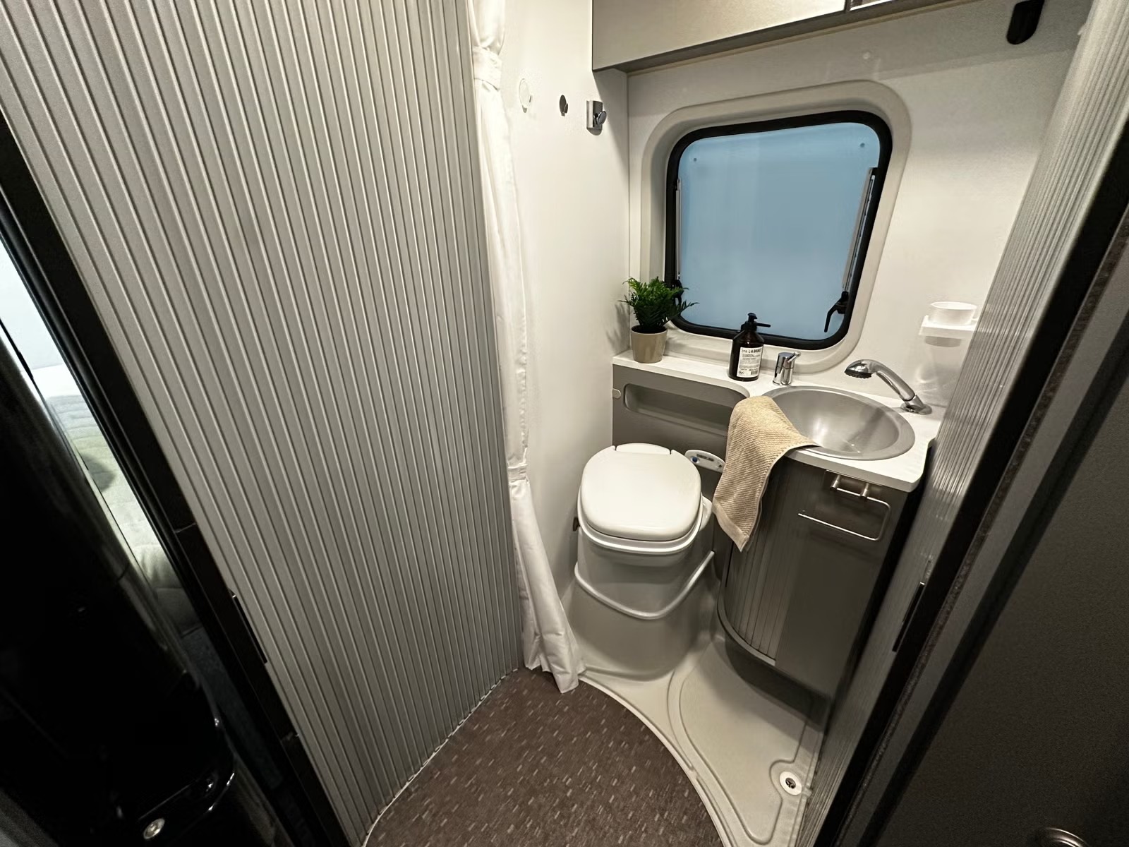 ADRIA TWIN 600 SPT - Image 17