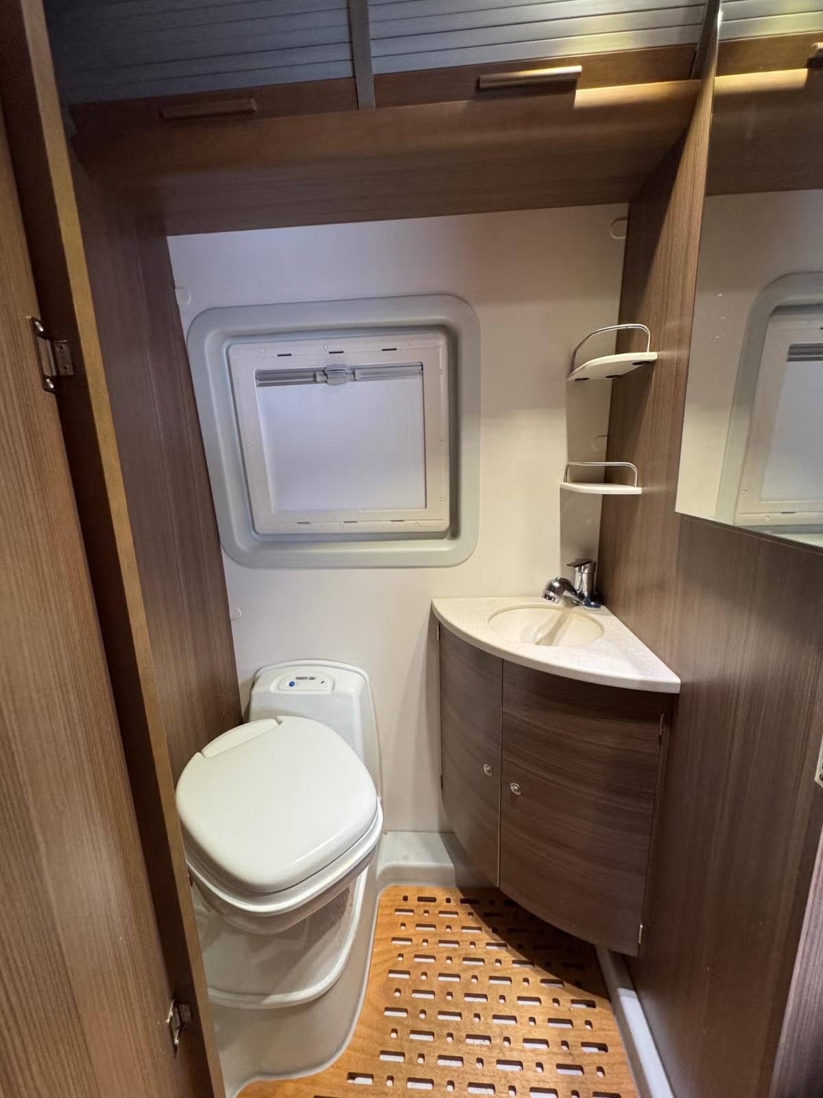 BRAVIA SWAN 636 - Image 18