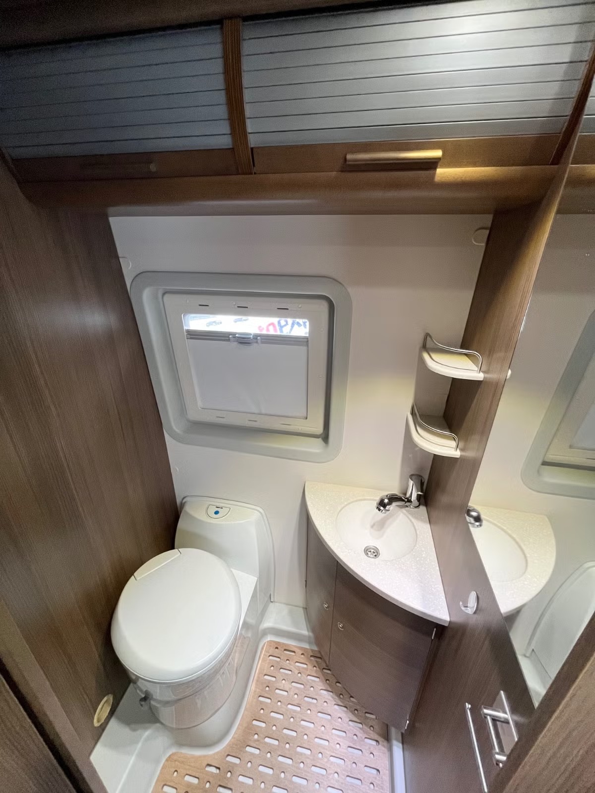 BRAVIA SWAN 599 - Image 14