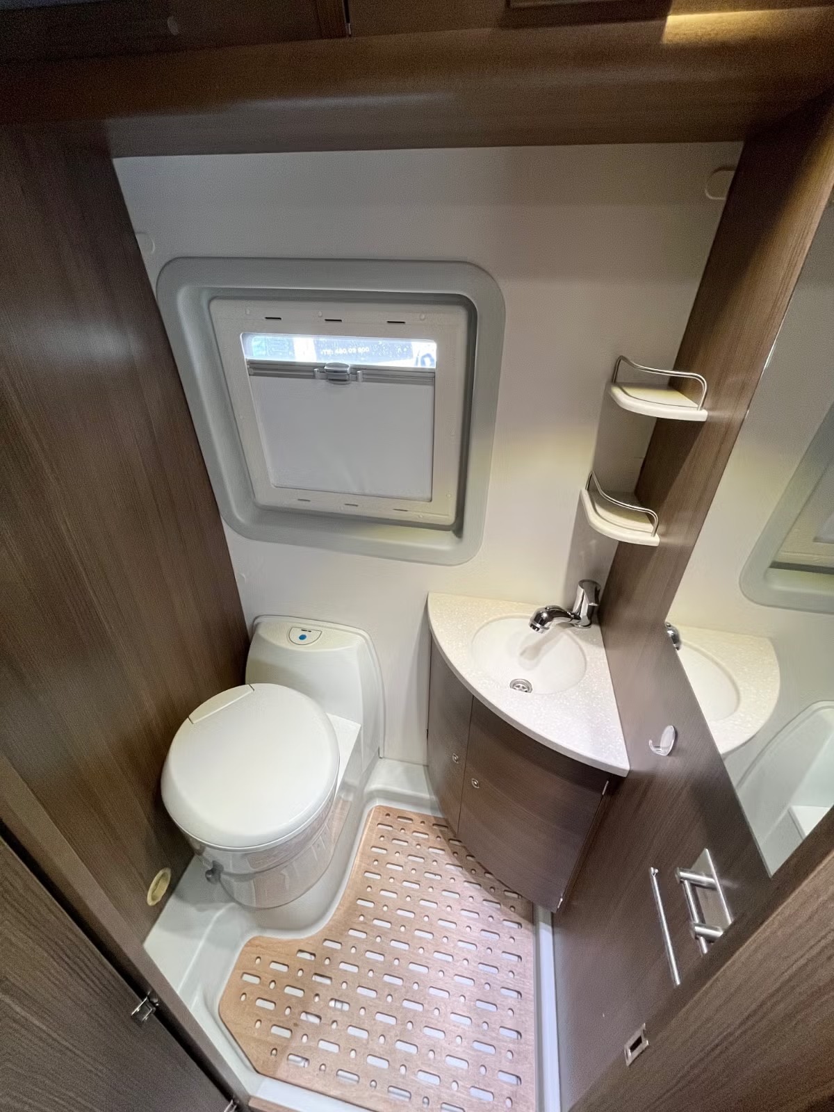 BRAVIA SWAN 599 - Image 15