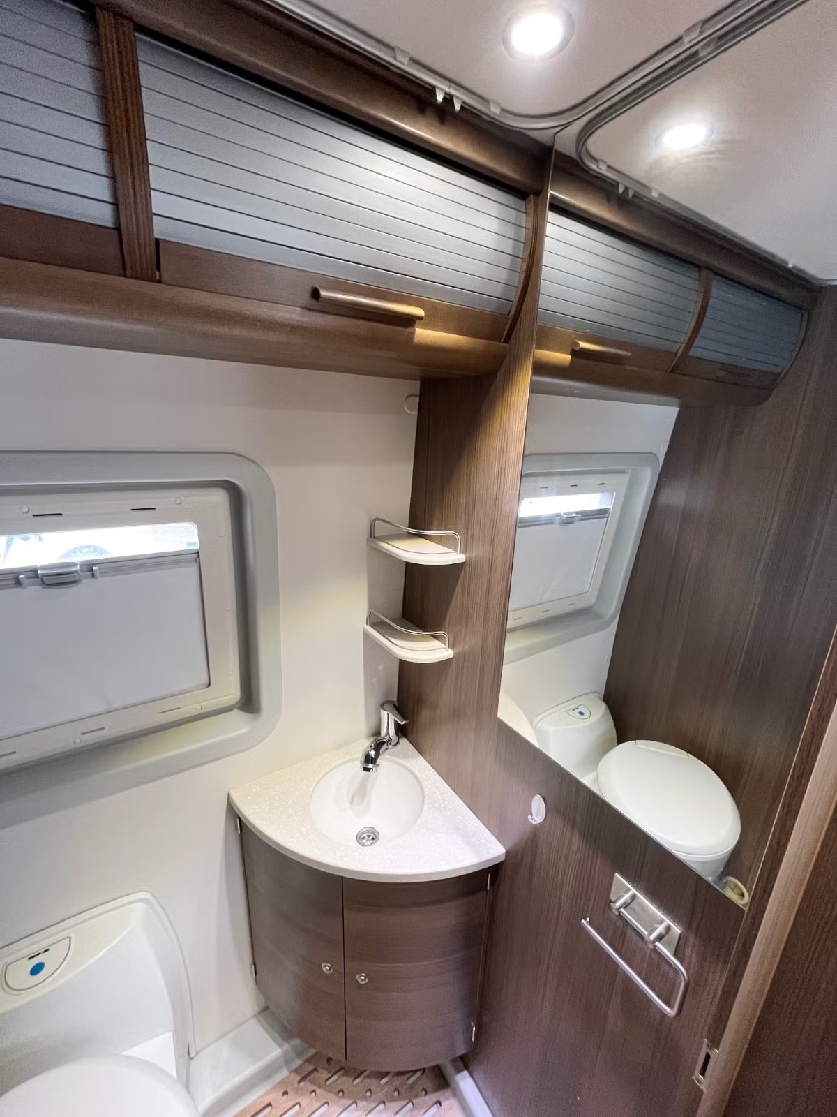 BRAVIA SWAN 599 - Image 16