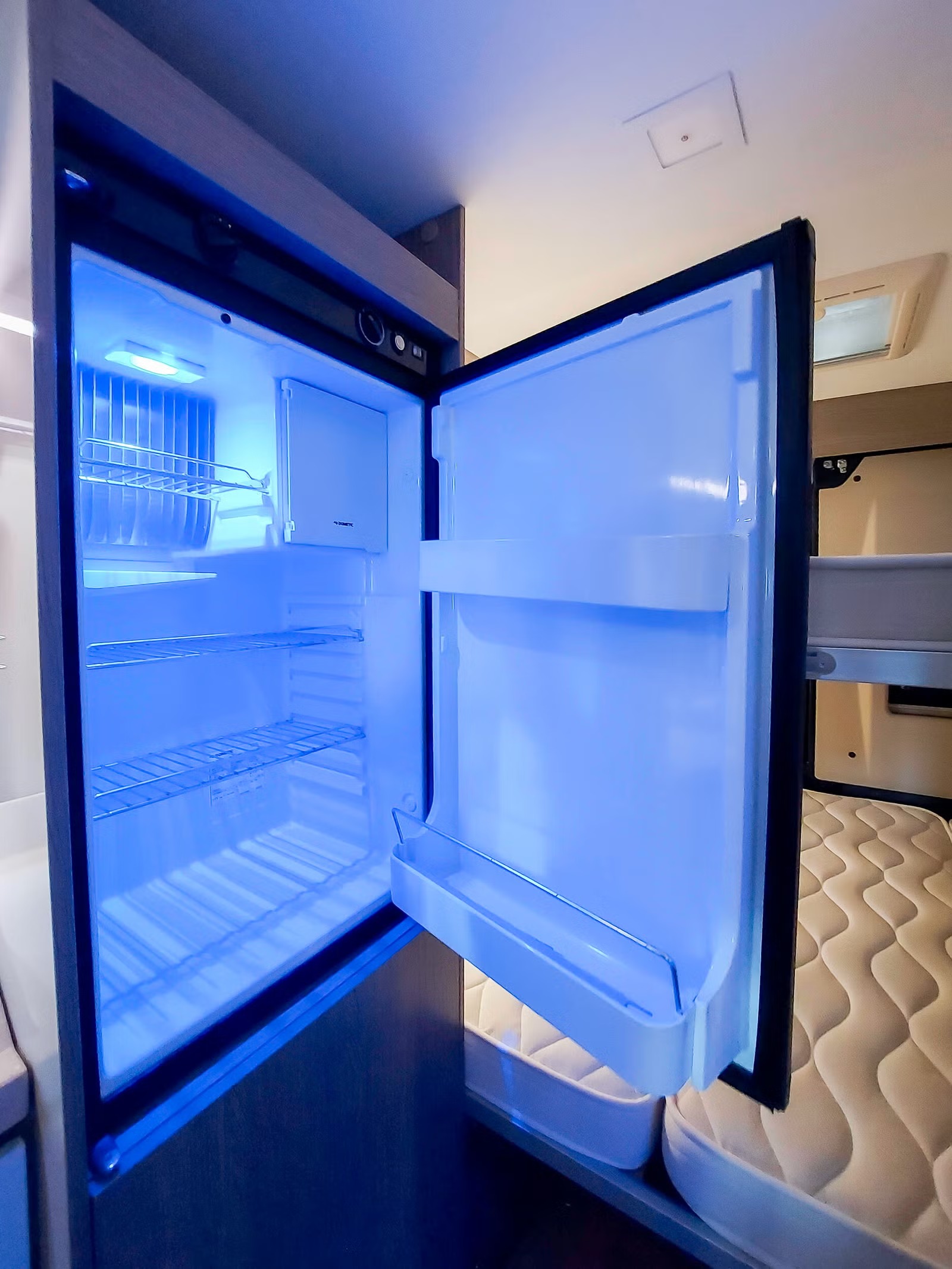 CHALLENGER V114 MAX PREMIUM BLACK EDITION - 04 COUCHAGES - Image 13