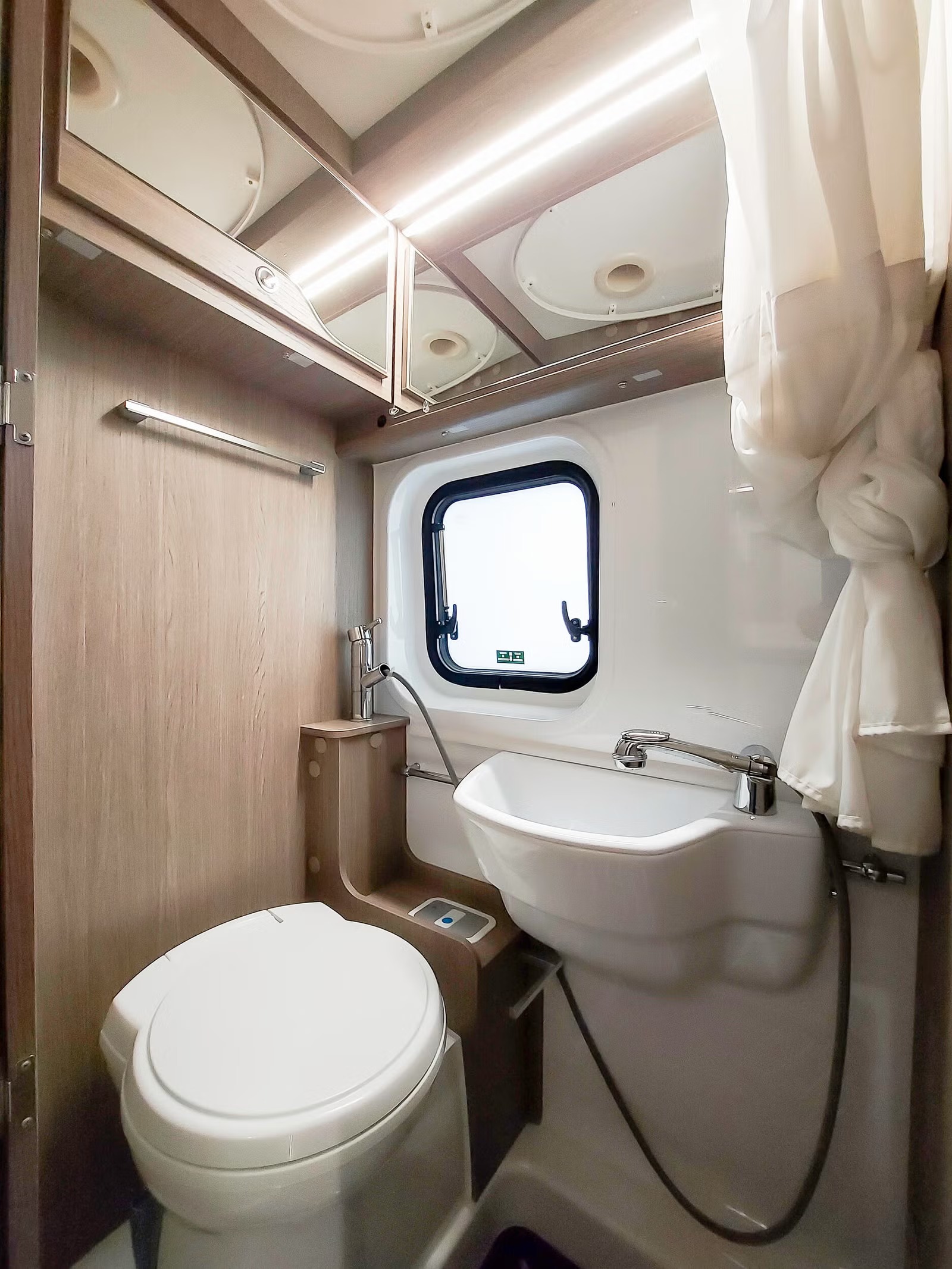 CHALLENGER V114 MAX PREMIUM BLACK EDITION - 04 COUCHAGES - Image 14