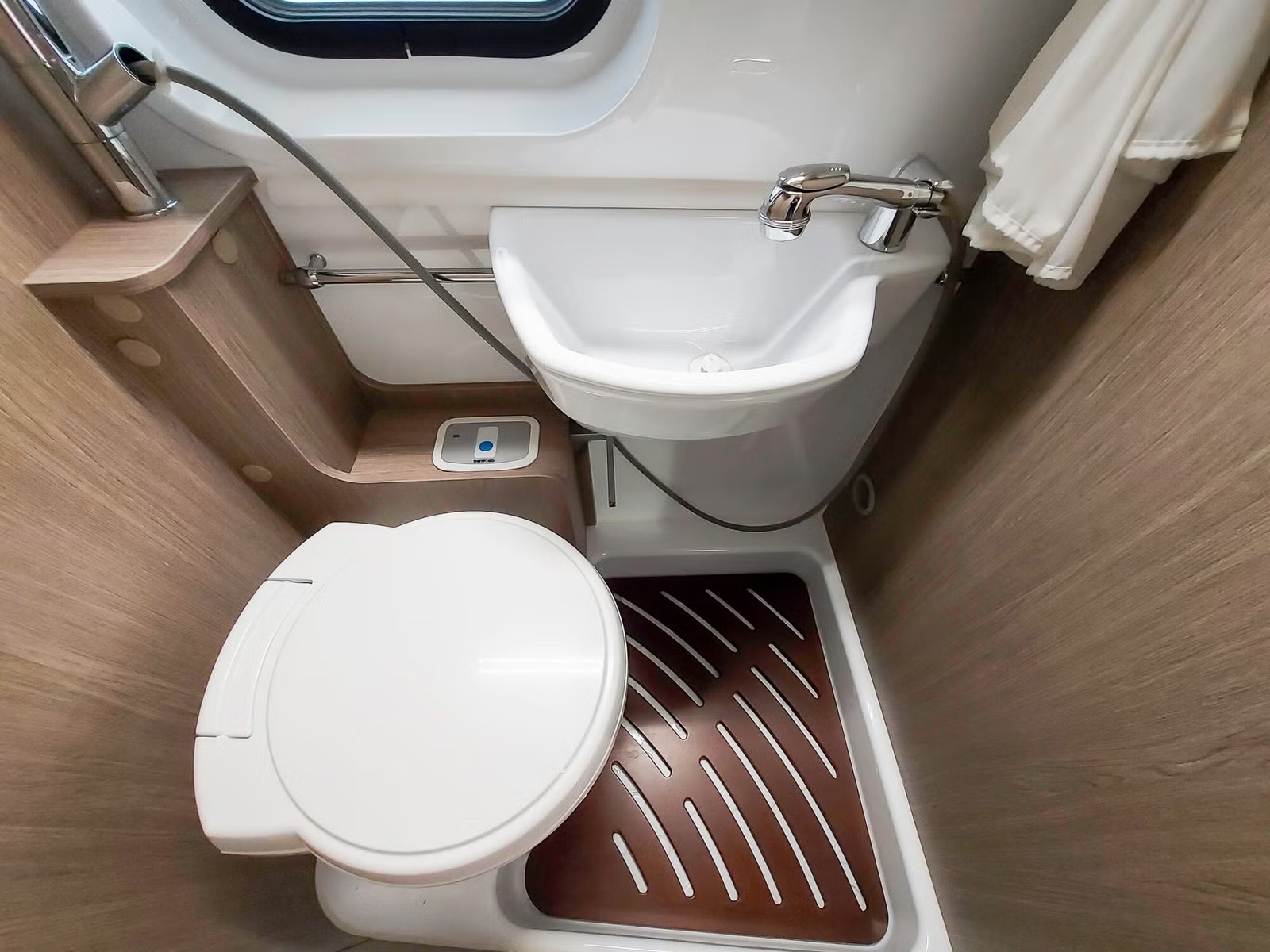 CHALLENGER V114 MAX PREMIUM BLACK EDITION - 04 COUCHAGES - Image 15