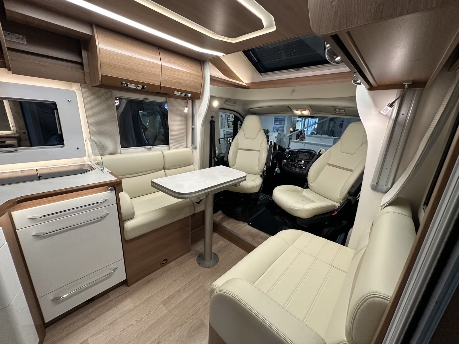 RAPIDO 696 F PREMIUM EDITION - Image 9