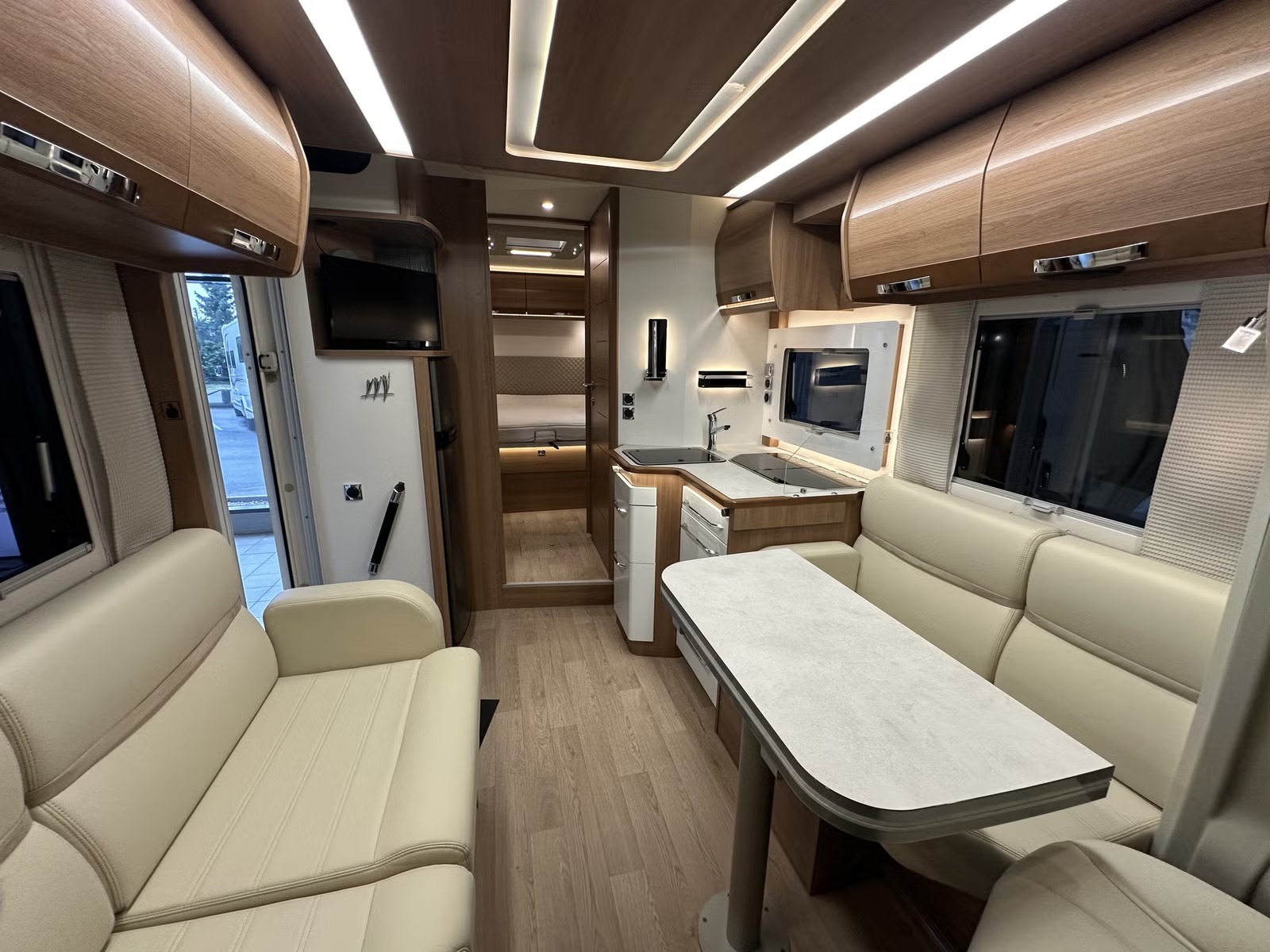 RAPIDO 696 F PREMIUM EDITION - Image 11