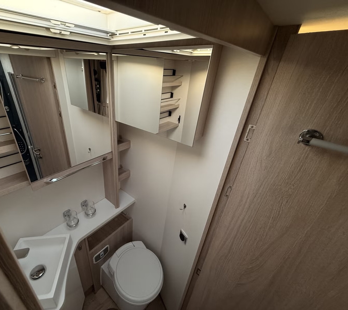 RAPIDO 7096 F - Image 17