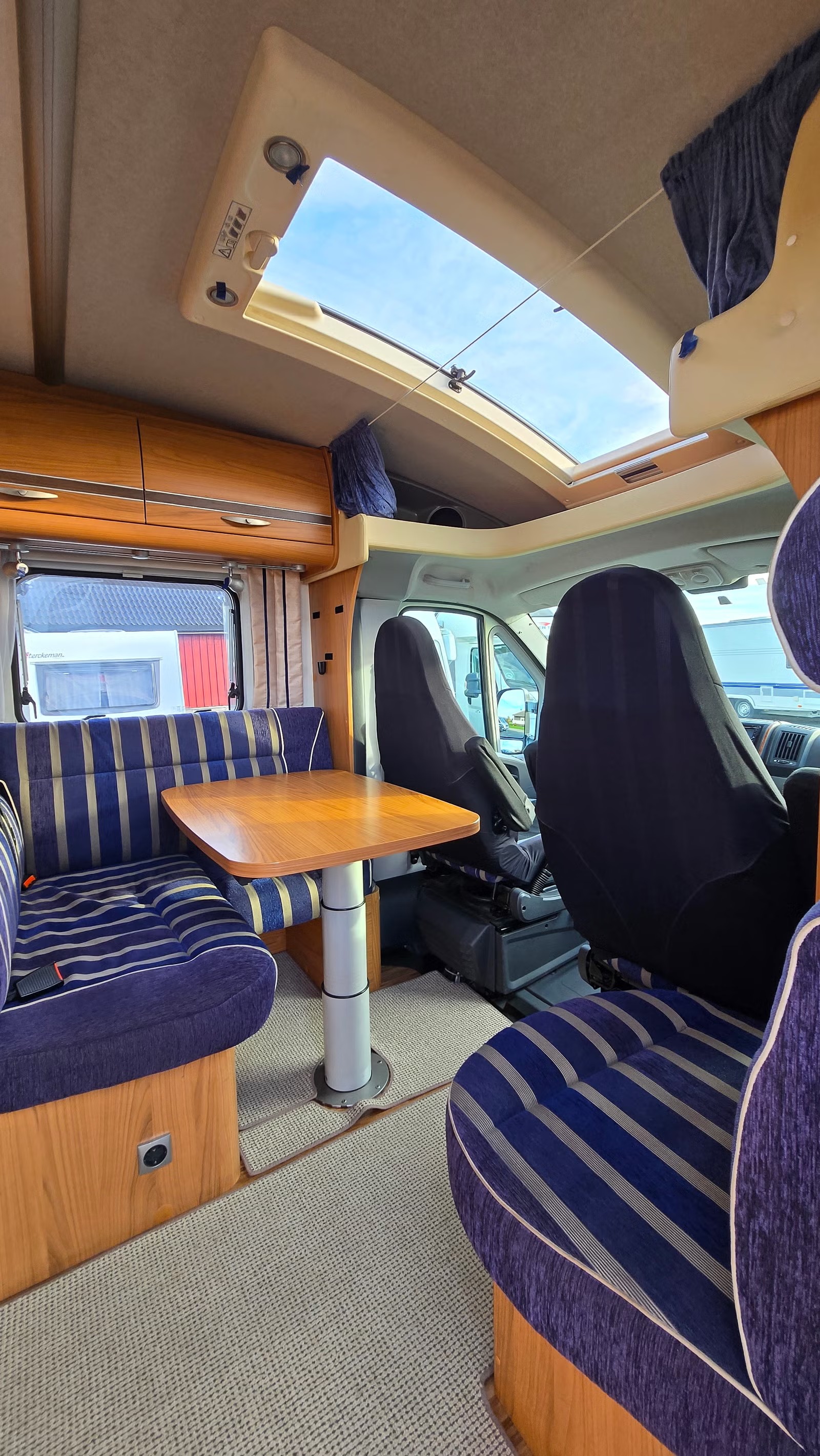 BÜRSTNER SOLANO T727 - Image 11