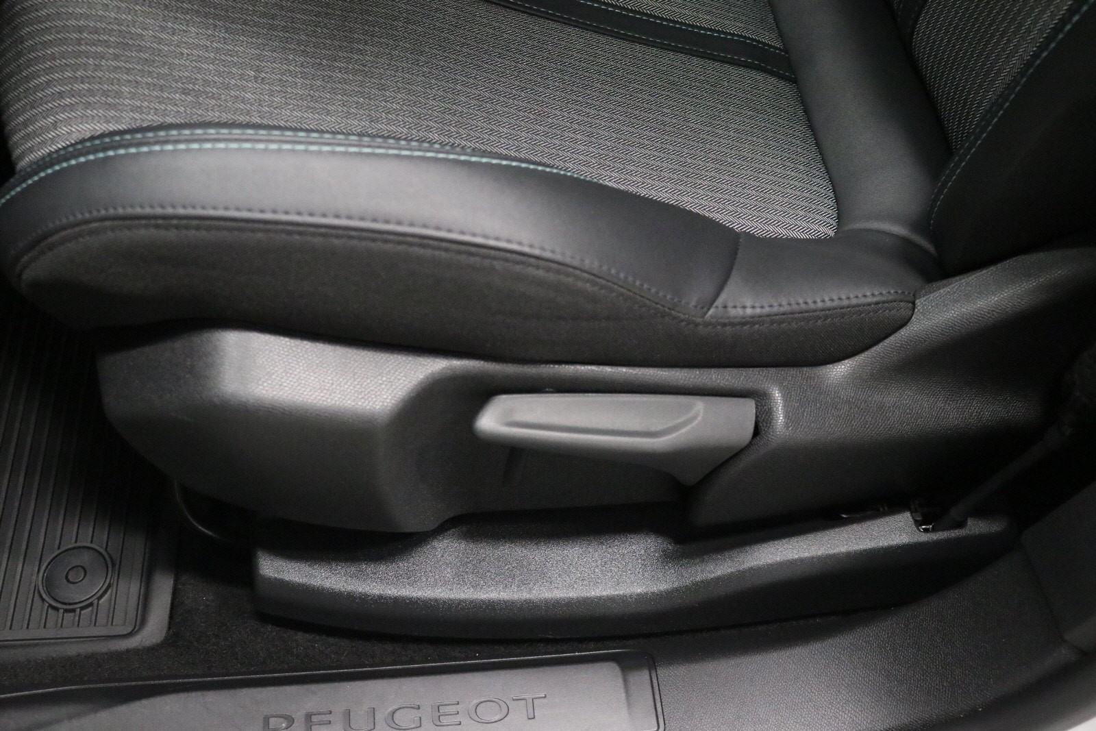 PEUGEOT 3008 II 1.5 BLUEHDI 130CH S&S ALLURE PACK EAT8 - Image 12