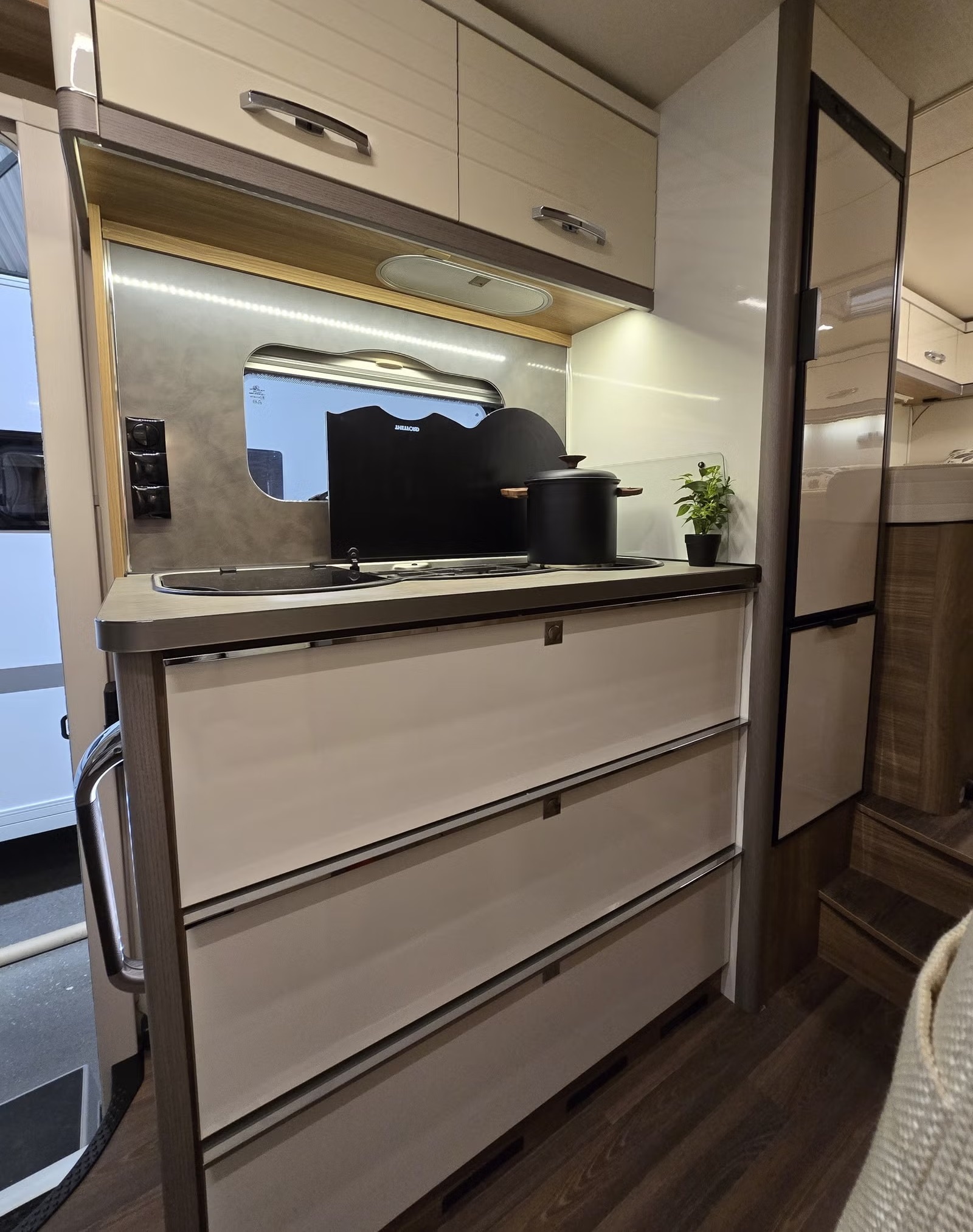 BÜRSTNER AVIANO 690 G - Image 10